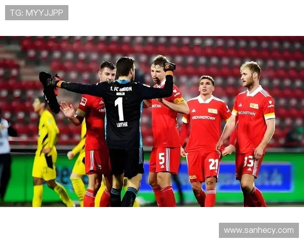 中国足球联赛新赛季揭幕战精彩纷呈 热门球队实力对决备受关注